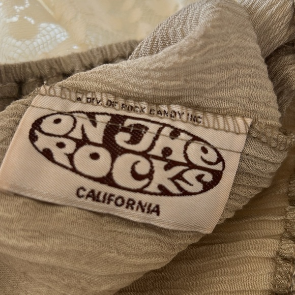 On the Rocks Blouse - Picture 10 of 11